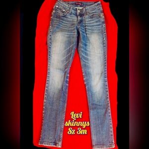 HOST PICK💋 Levis Curvy cut skinny jeans size 3m